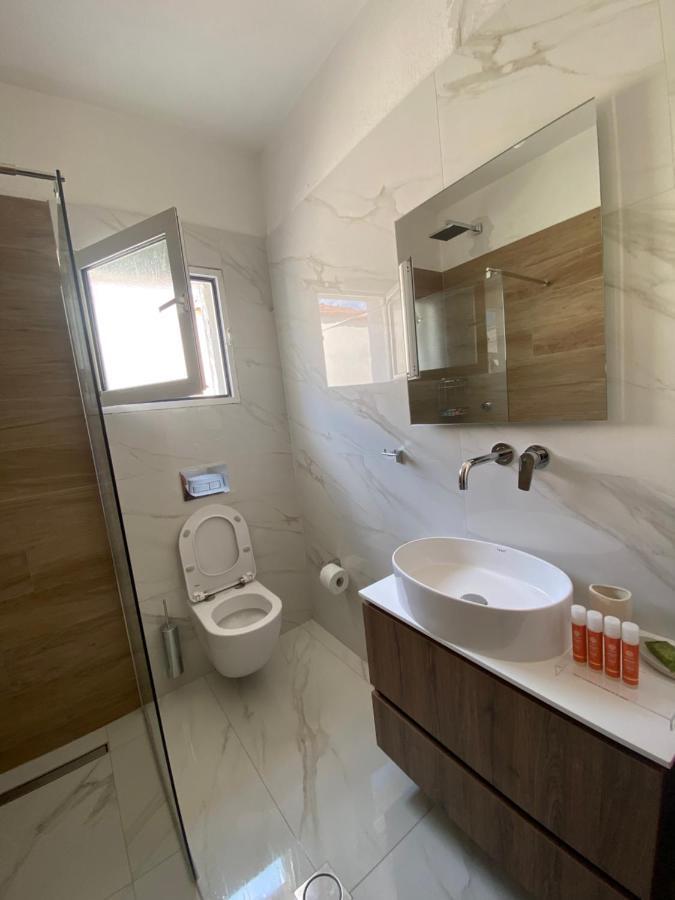 Moshouse Apartment ! 2 Bedrooms Apartment!! Néa Péramos Eksteriør bilde